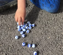 Tout Pour le Jeu 20 Billes ozone bleues et blanches 16 mm + 1 calot 25 mm