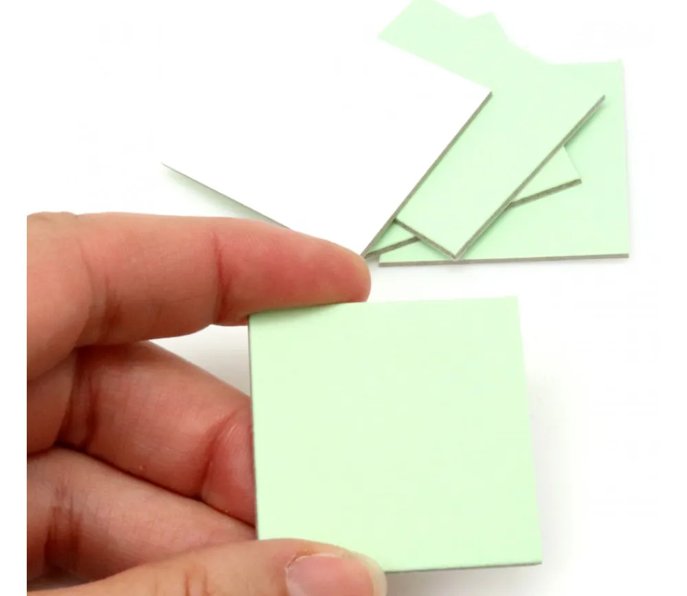 Tout Pour le Jeu 24 carrés 4 x 4 cm carton rigide vert/blanc vierge tuiles à personnaliser