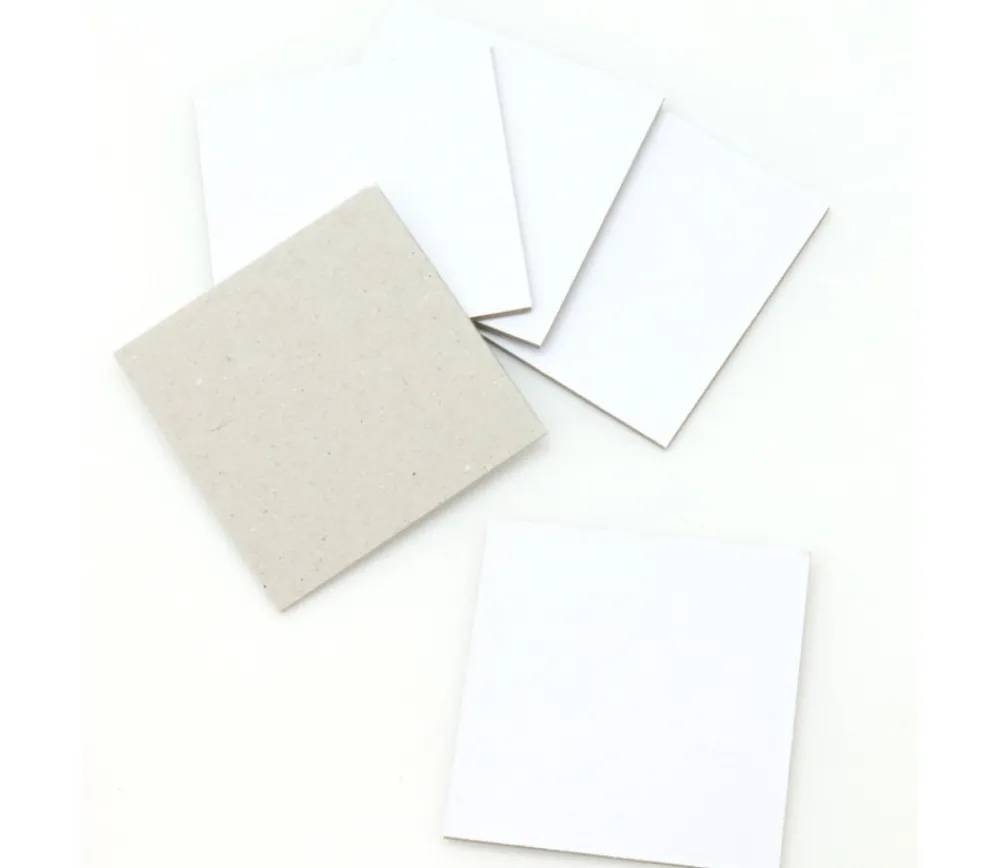 Tout Pour le Jeu 24 carrés 4 x 4 cm carton rigide blanc/gris vierge tuiles à personnaliser