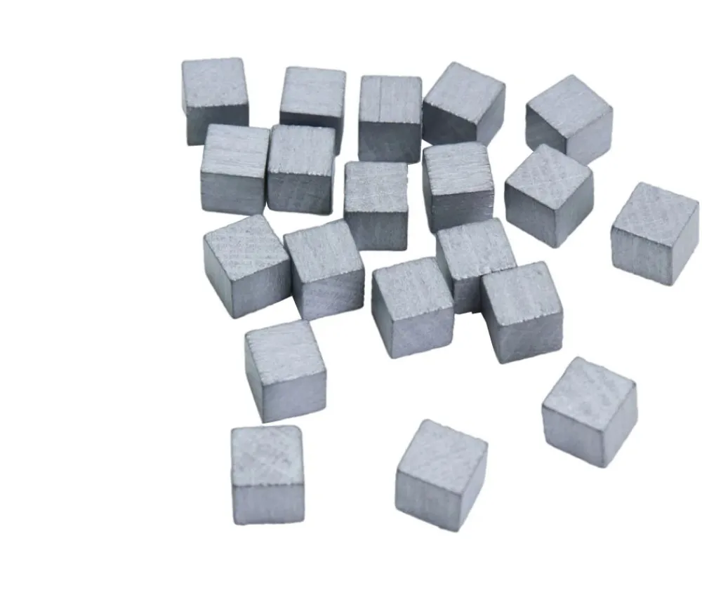 Tout Pour le Jeu 20 cubes en bois 0.8 cm argentés