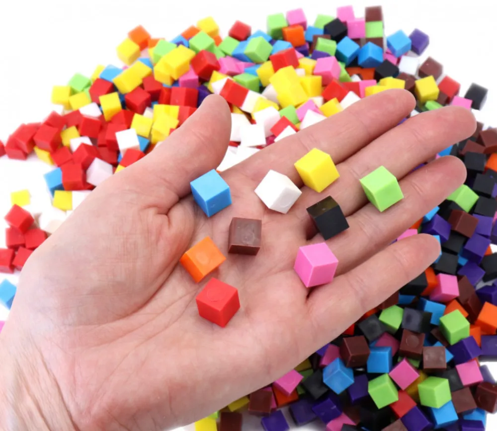 Tout Pour le Jeu 1000 Cubes plastiques 1 x 1 cm multicolores - 10 couleurs - 10 mm