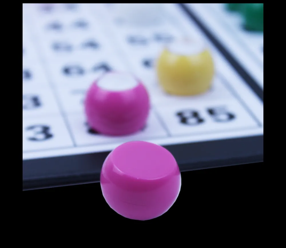 Tout Pour le Jeu 90 dômes 1 à 90 de 22 mm demi-boules numérotées plastique coloré.