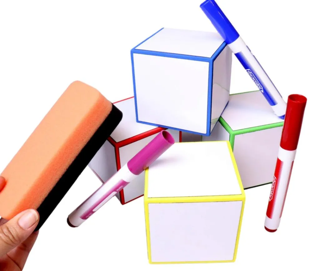 Tout Pour le Jeu 4 Dés géants effaçables 8 cm avec éponge