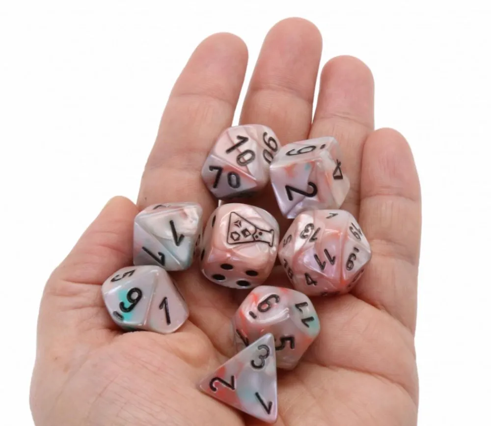 Tout Pour le Jeu 8 dés multi-faces nacrés bleu rose Lab Dice 6 chessex
