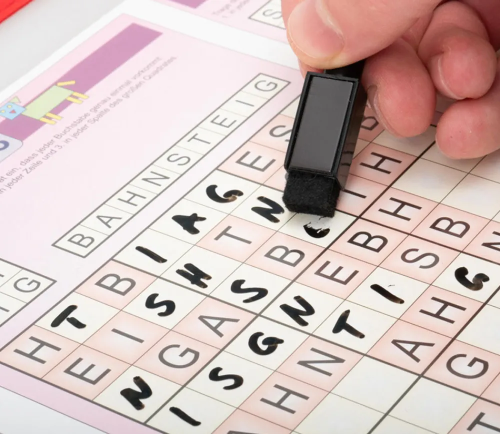 Tout Pour le Jeu 4 Feutres effaçables avec brossette pour ardoise ou tableau blanc
