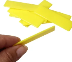Tout Pour le Jeu 500 grands jetons rectangles 5.5 x 1.6 cm en plastique coloré