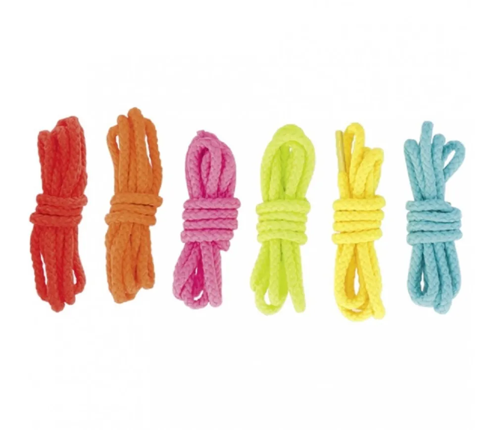 Tout Pour le Jeu 45 grosses perles en bois 5 formes et 6 lacets