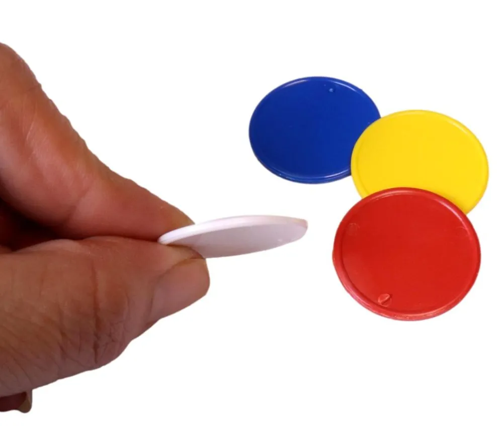 Tout Pour le Jeu 4 jetons ronds 2,6 cm en plastique - 4 couleurs