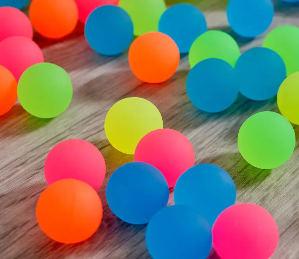 Enfant Tout Pour le Jeu 85 mini balles neon rebondissantes Ø 2.5 cm caoutchouc souple