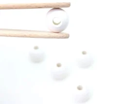 Tout Pour le Jeu 20 perles boules en bois de 2 cm - noir blanc et naturel