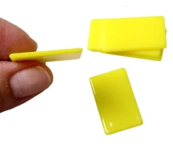 Tout Pour le Jeu 500 Petits jetons rectangles 2.7 x 1.6 cm en plastique coloré