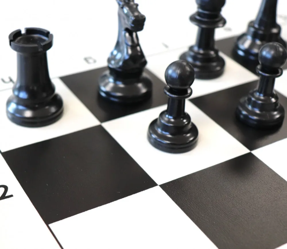 Tout Pour le Jeu 32 Pièces échecs plastique 97 mm taille T5 + 2 dames