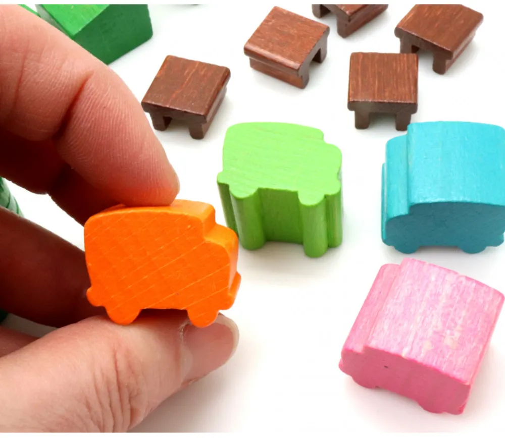 Enfant Tout Pour le Jeu 72 pièces en bois le petit marché : camions, étals, bâtiments et jetons