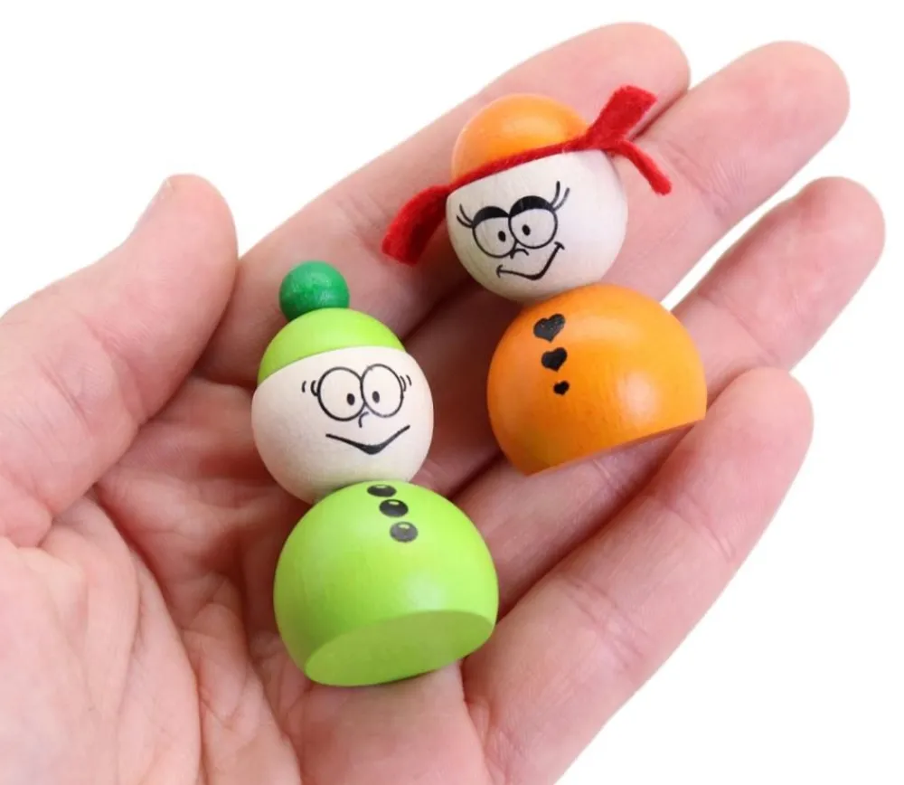 Tout Pour le Jeu 6 pions bois personnages AMIS sympathiques 40x25 mm avec 1 dé