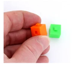 Tout Pour le Jeu 1000 pions cubes multicolores emboîtables 1 cm clipsables