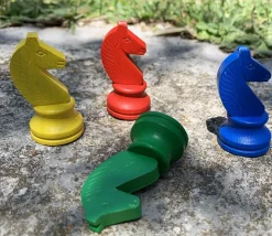 Tout Pour le Jeu 4 pions petits chevaux en bois pour jeu Dada