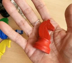 Tout Pour le Jeu 4 pions petits chevaux en bois pour jeu Dada