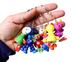 Tout Pour le Jeu 12 Porte-clés animaux bois colorés