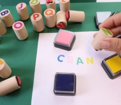 Tout Pour le Jeu 26 Tampons bois lettres alphabet 2 cm