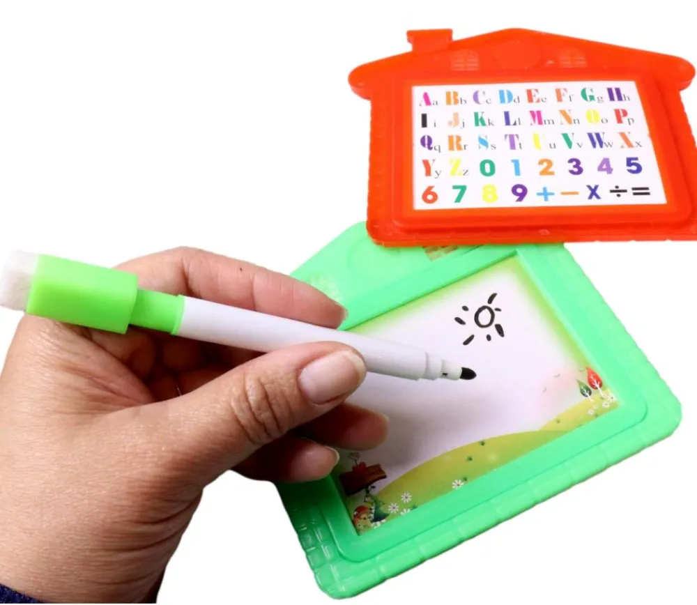 Tout Pour le Jeu Ardoise effaçable blanche forme maison + feutre éponge 11 x 13.5 cm
