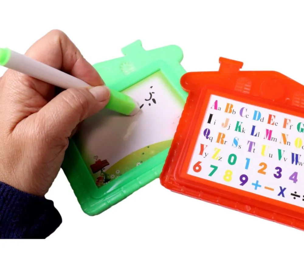 Tout Pour le Jeu Ardoise effaçable blanche forme maison + feutre éponge 11 x 13.5 cm
