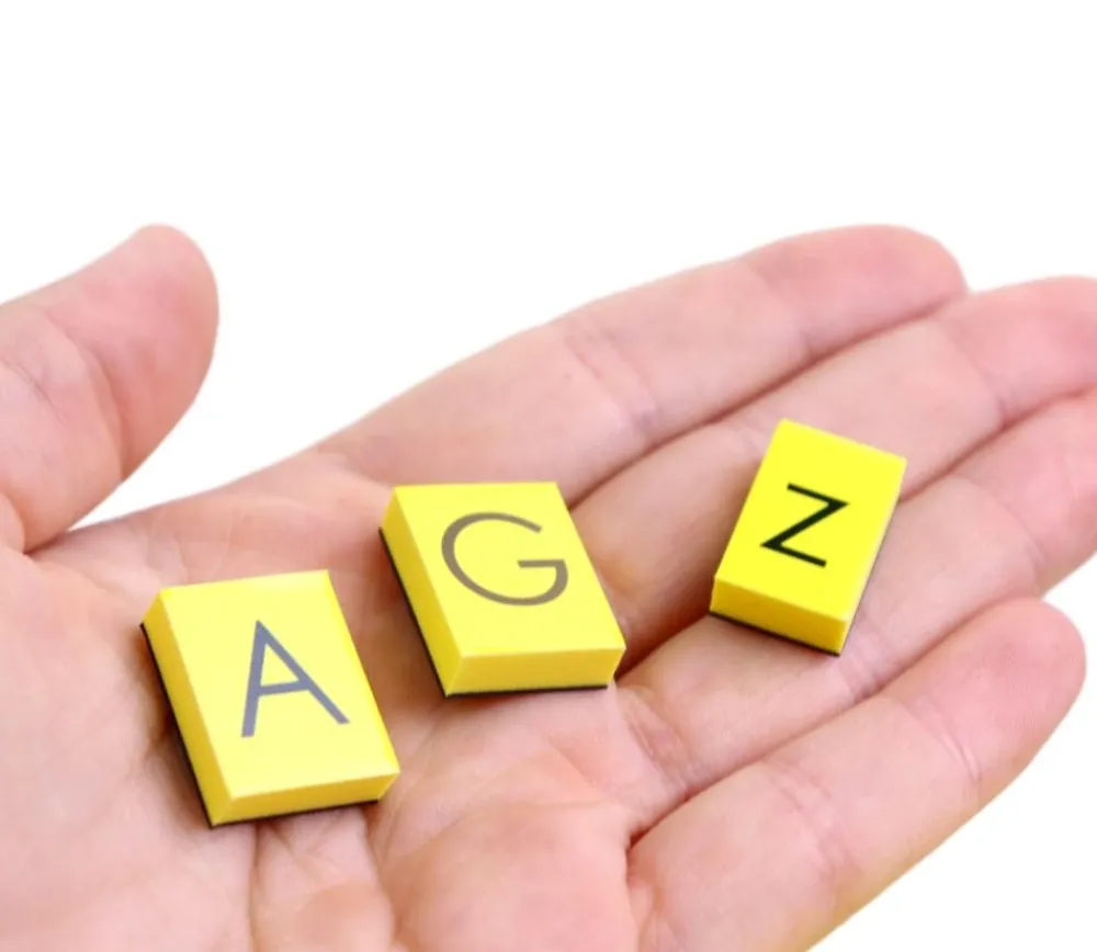 Tout Pour le Jeu Boite 213 Mini lettres magnétiques 2 cm - minuscules et majuscules