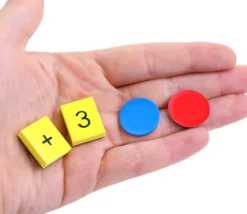 Tout Pour le Jeu Boite magnétique pour mathématiques - 147 pièces chiffres et signes