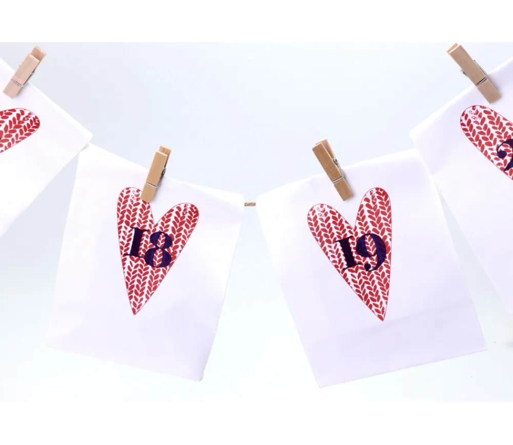 Tout Pour le Jeu Calendrier Avent : Guirlande de 24 sachets papier avec pince