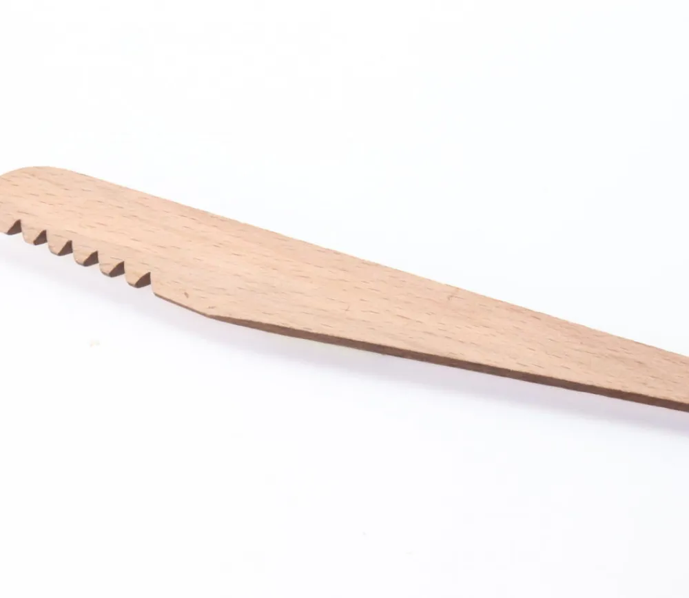 Tout Pour le Jeu Couteau en bois cranté pour modelage / pâte à modeler
