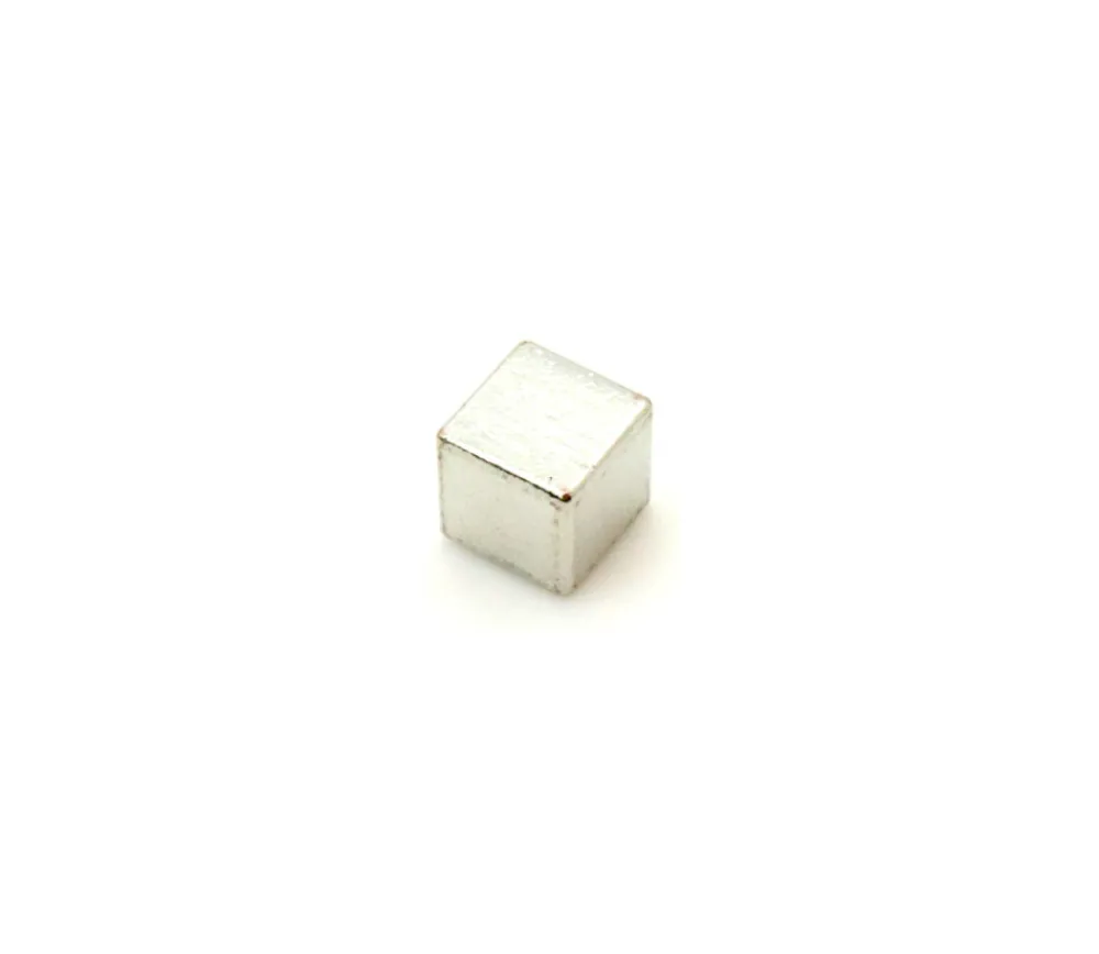 Tout Pour le Jeu Cube métal argent 8 mm. 8 x 8 x 8 mm à l'unité