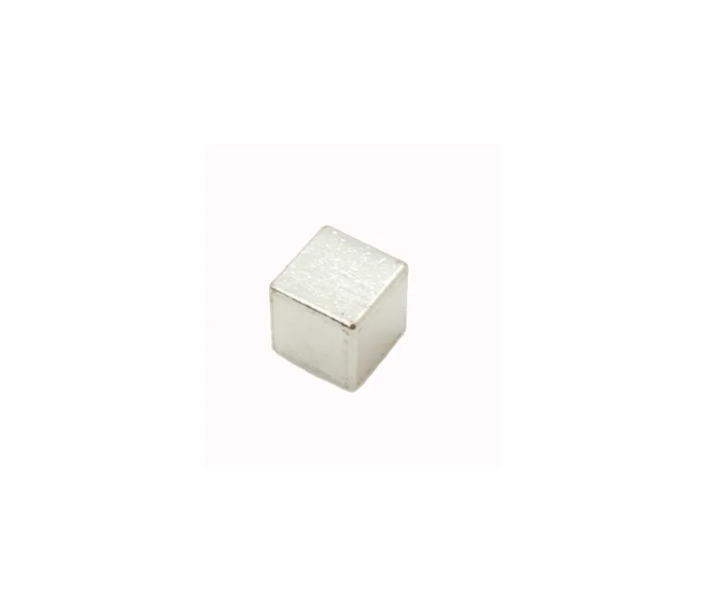 Tout Pour le Jeu Cube métal argent 8 mm. 8 x 8 x 8 mm à l'unité