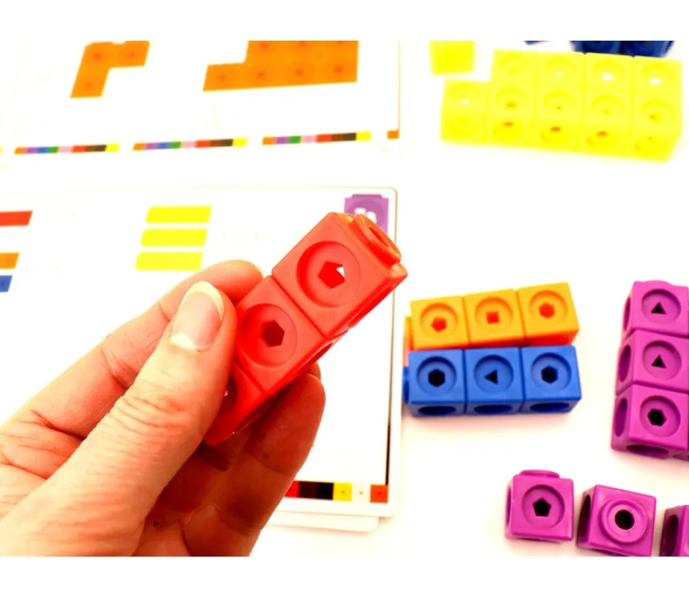 Tout Pour le Jeu Cubes Math - set activités - 100 cubes + 15 fiches