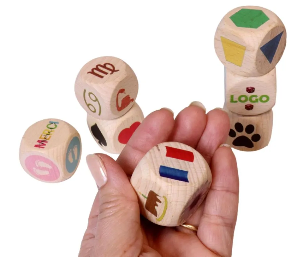 Tout Pour le Jeu Dé bois 3 cm personnalisé : 6 faces personnalisées avec vos images
