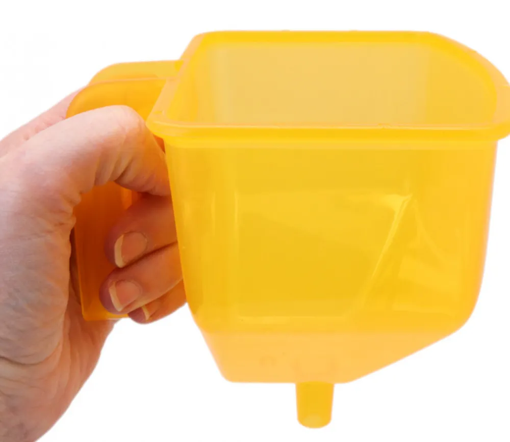 Tout Pour le Jeu Entonnoir plastique avec anse