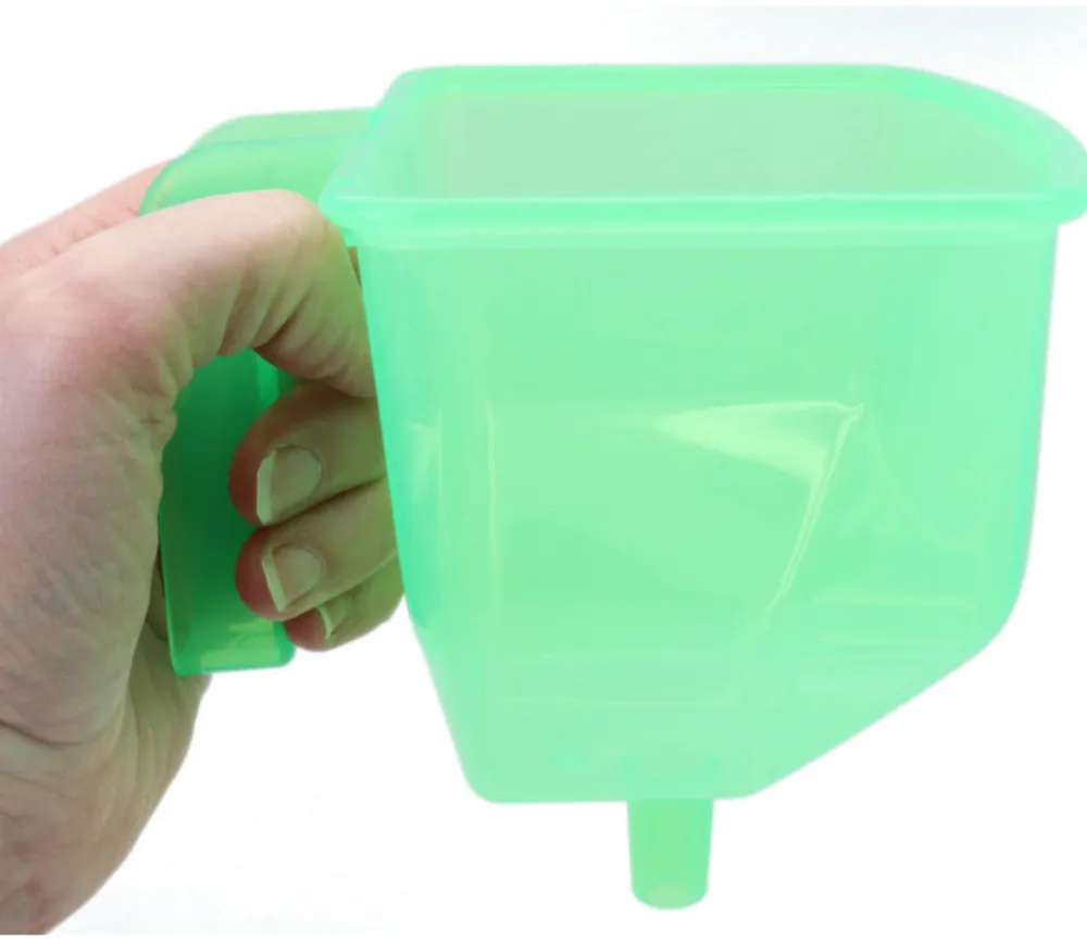 Tout Pour le Jeu Entonnoir plastique avec anse