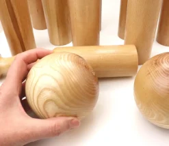 Enfant Tout Pour le Jeu Jeu 9 Quilles bois verni de 30 cm + 2 boules en bois