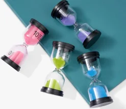 Tout Pour le Jeu Pack 4 sabliers 1, 3, 5,10 minutes - 10 cm de haut - 4 cm de diamètre super lisible