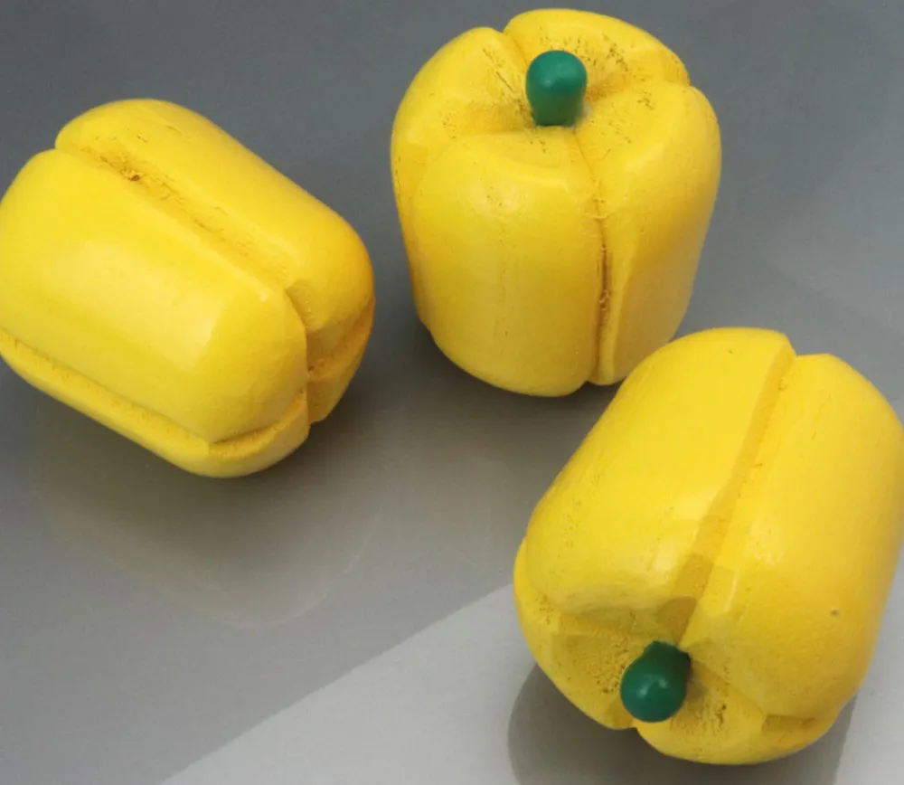 Tout Pour le Jeu Poivron jaune en bois de 4.5 x 3.9 cm légume jouet