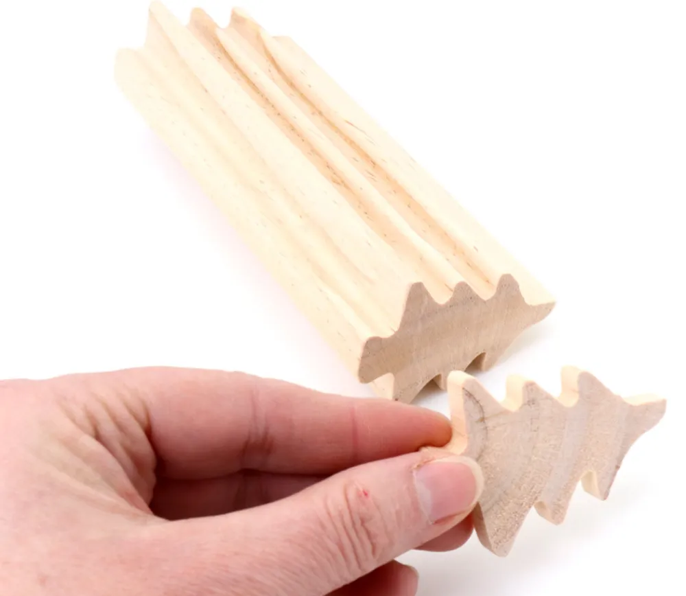 Tout Pour le Jeu Sapin en bois naturel à découper moulure 15 cm