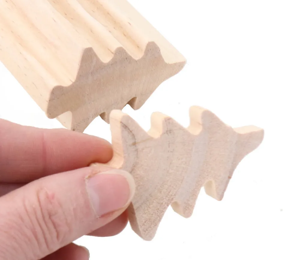 Tout Pour le Jeu Sapin en bois naturel à découper moulure 15 cm