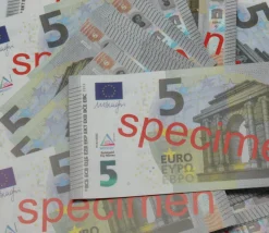Tout Pour le Jeu Set 100 billets de 5 euros factices pour jeux