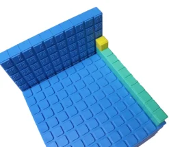 Tout Pour le Jeu Set complet Base 10 - 132 pièces encastrables centaines, dizaines et unités replastic
