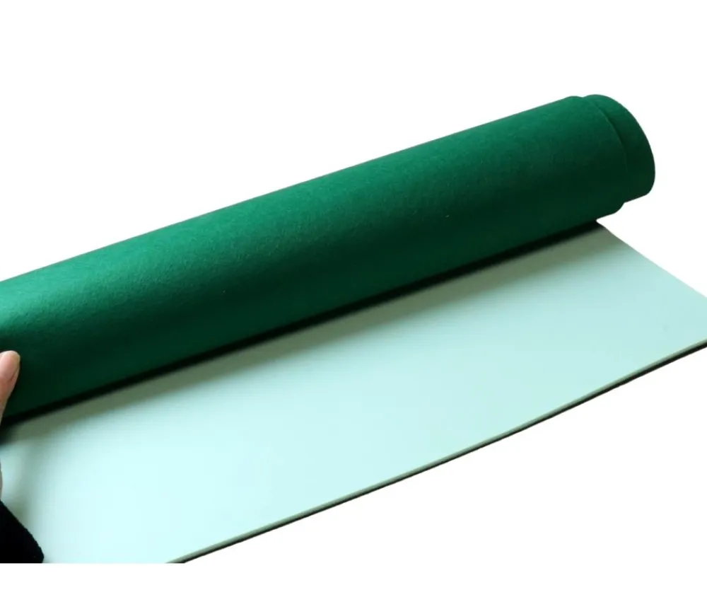 Tout Pour le Jeu Tapis cartes 48 x 70 cm vert décor atouts feutrine dos latex