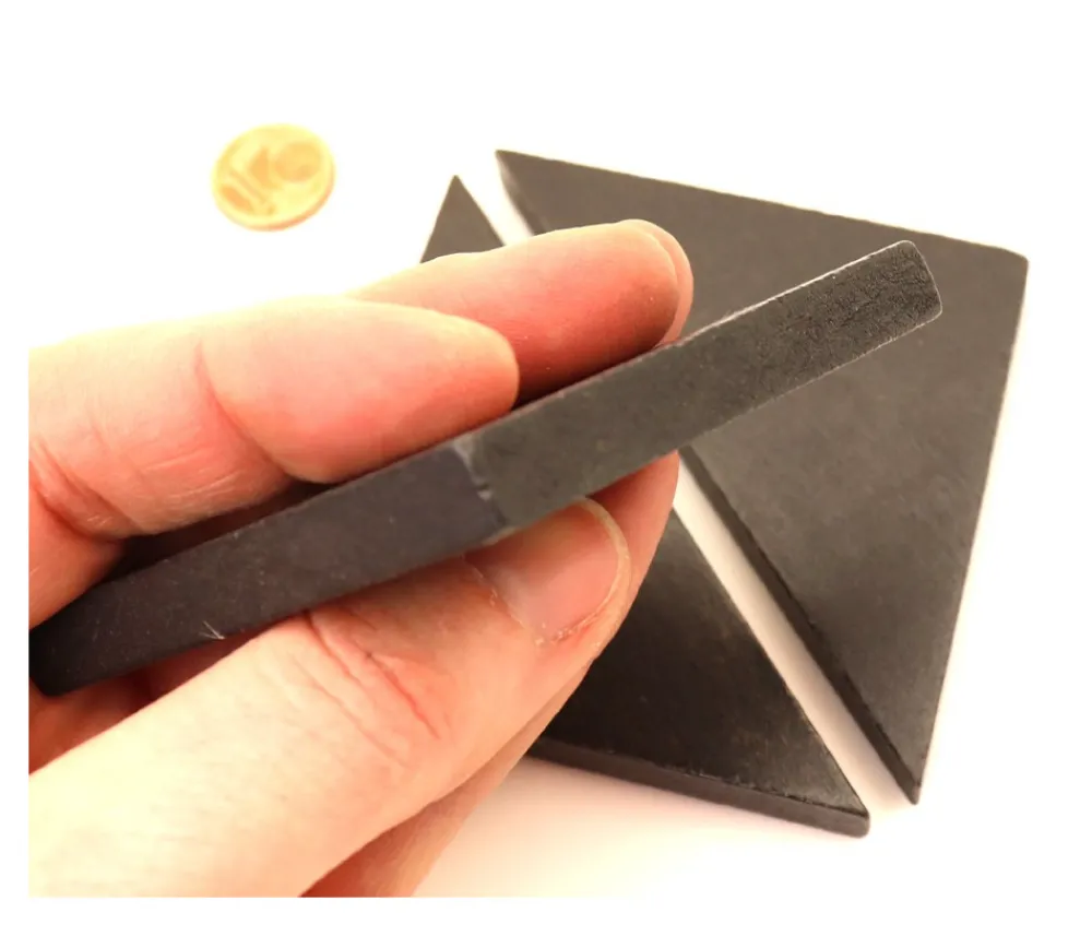 Tout Pour le Jeu Triangle rectangle isocèle noir 96 x 66 x 8 mm en bois